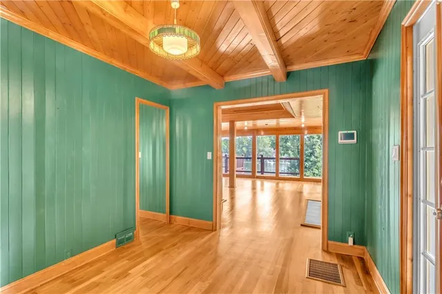 $819,000 | 27 Beach Drive, Lake Tapawingo, MO 64015