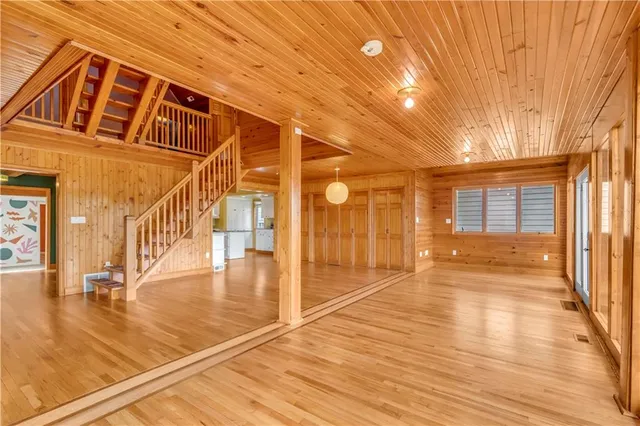 $819,000 | 27 Beach Drive, Lake Tapawingo, MO 64015