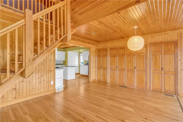 $819,000 | 27 Beach Drive, Lake Tapawingo, MO 64015