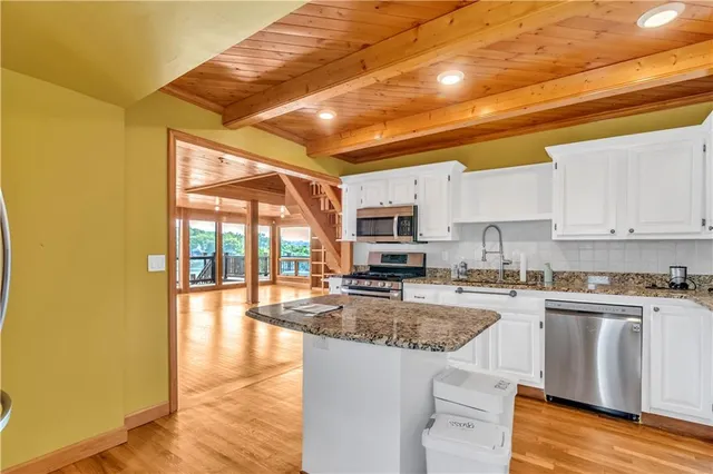 $819,000 | 27 Beach Drive, Lake Tapawingo, MO 64015