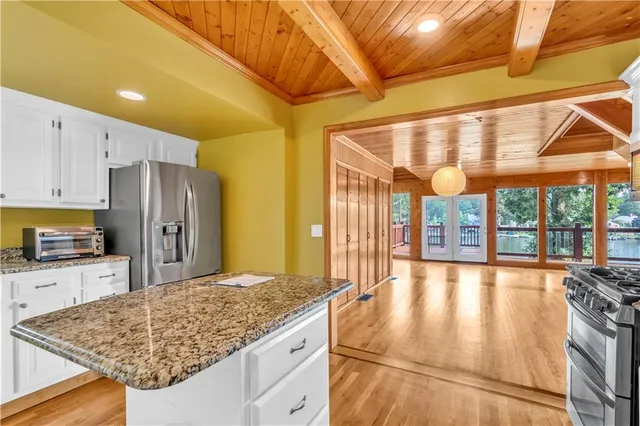 $819,000 | 27 Beach Drive, Lake Tapawingo, MO 64015