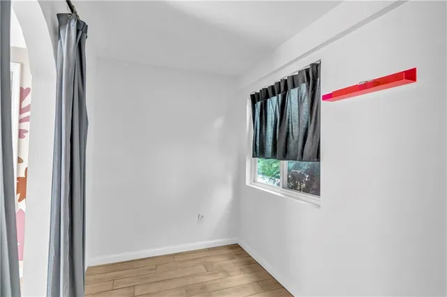 $819,000 | 27 Beach Drive, Lake Tapawingo, MO 64015