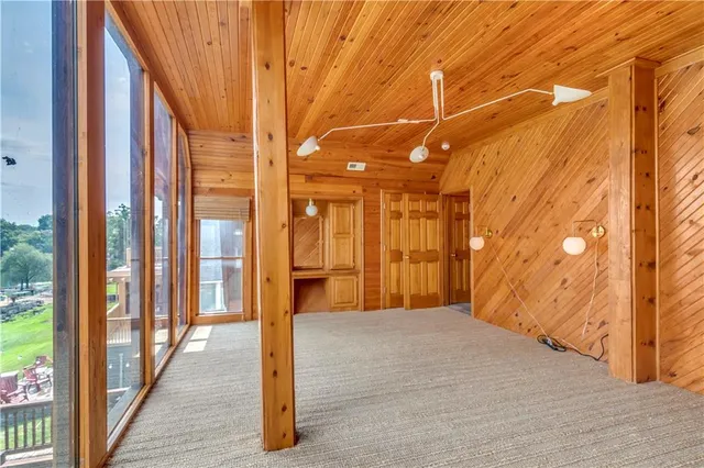 $819,000 | 27 Beach Drive, Lake Tapawingo, MO 64015