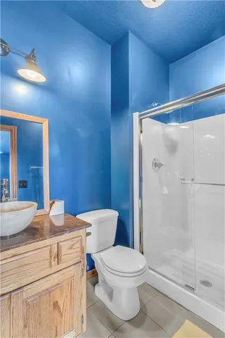 $819,000 | 27 Beach Drive, Lake Tapawingo, MO 64015