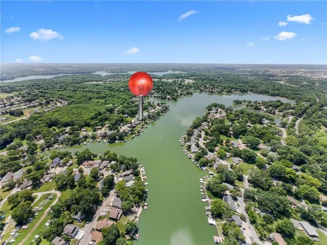 $819,000 | 27 Beach Drive, Lake Tapawingo, MO 64015