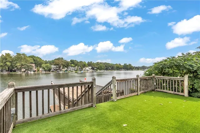 $819,000 | 27 Beach Drive, Lake Tapawingo, MO 64015