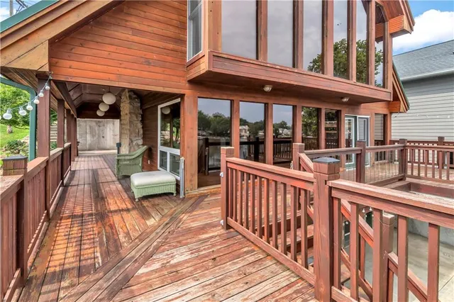 $819,000 | 27 Beach Drive, Lake Tapawingo, MO 64015