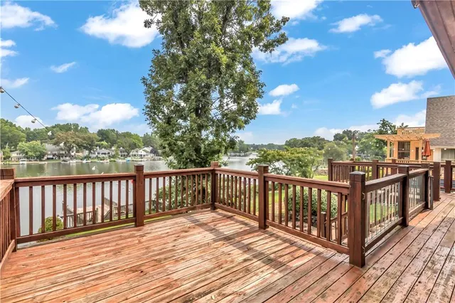 $819,000 | 27 Beach Drive, Lake Tapawingo, MO 64015