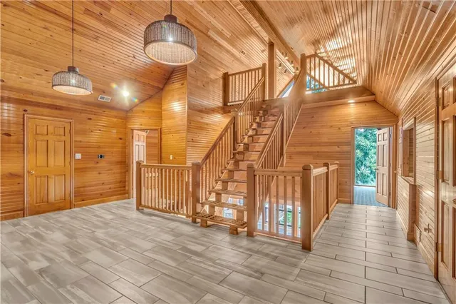 $819,000 | 27 Beach Drive, Lake Tapawingo, MO 64015