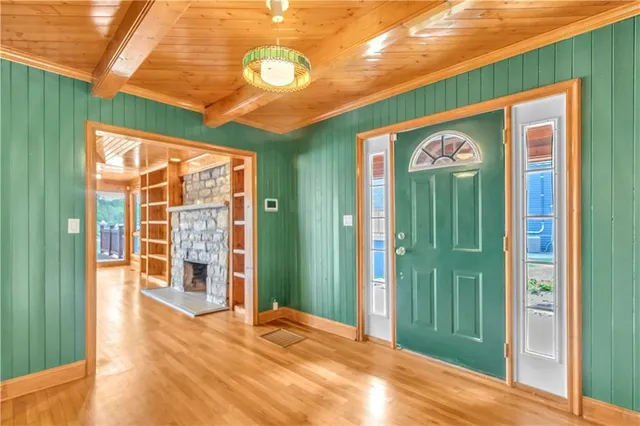 $819,000 | 27 Beach Drive, Lake Tapawingo, MO 64015