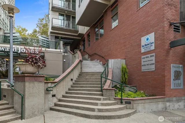 a view of entryway and hall