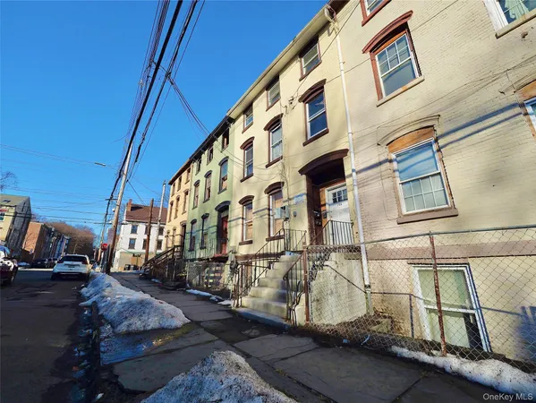 $350,000 | 170 Chambers Street, Newburgh, NY 12550