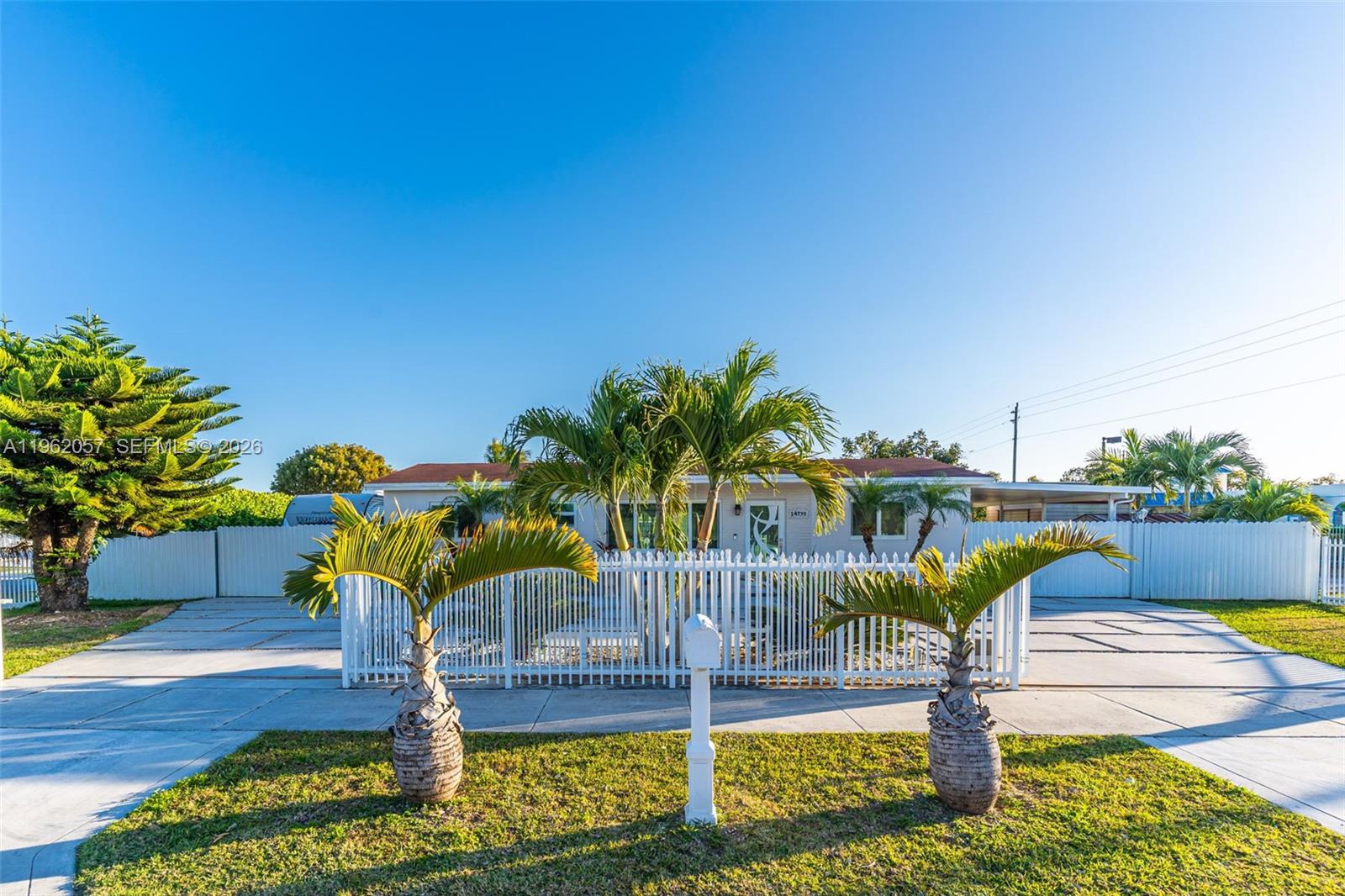 14790 Southwest 285th Street Homestead, FL 33033 - Photo 2 of 27 Gallery Image 2