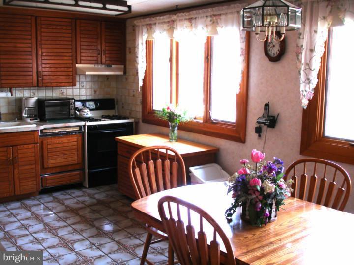 93 Saratoga Road Stratford, NJ 08084 - Photo 3 of 14