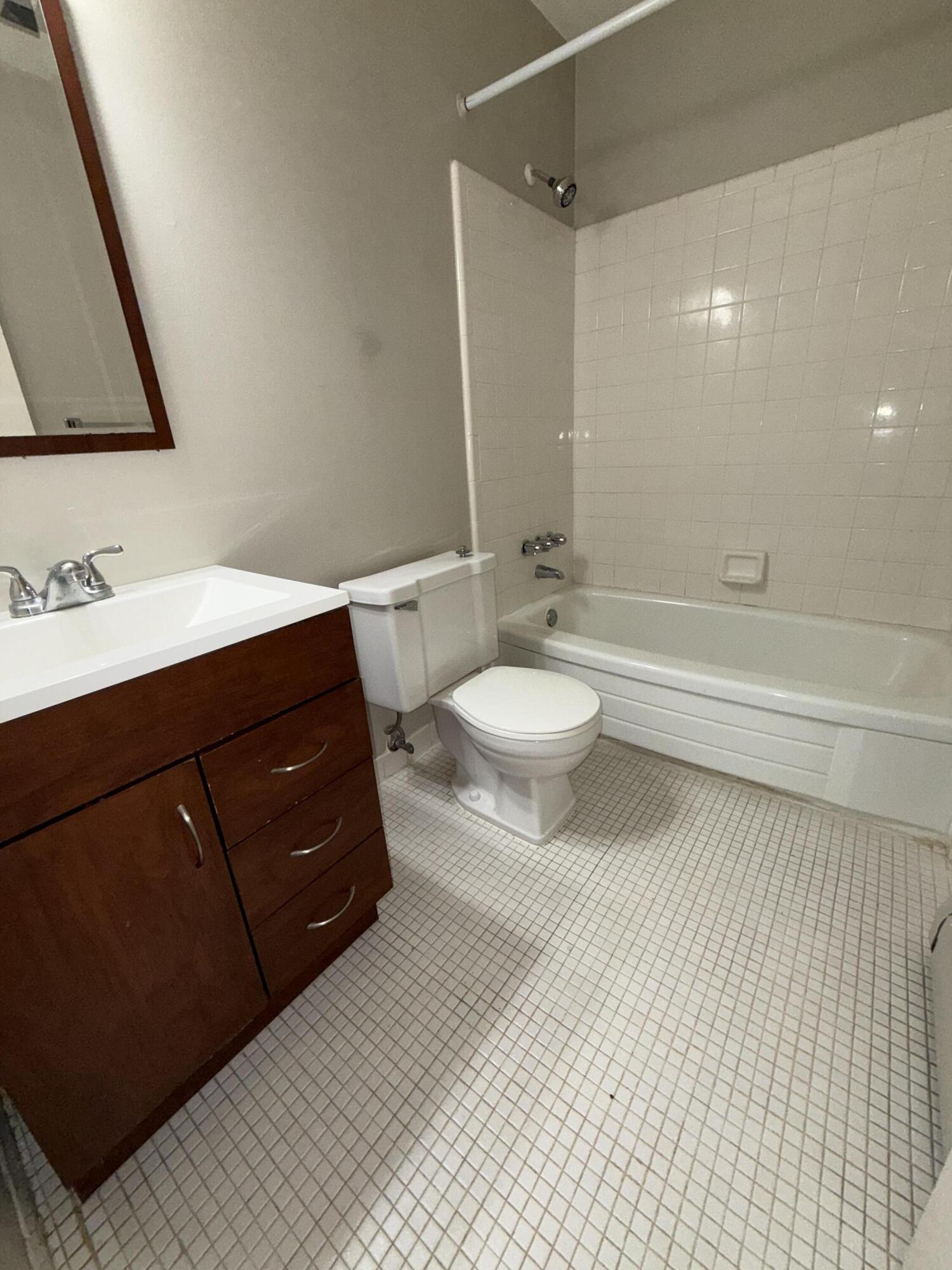 4190 Rochester Road, Unit 212 Royal Oak, MI 48073 - Photo 7 of 12 IMG_1553