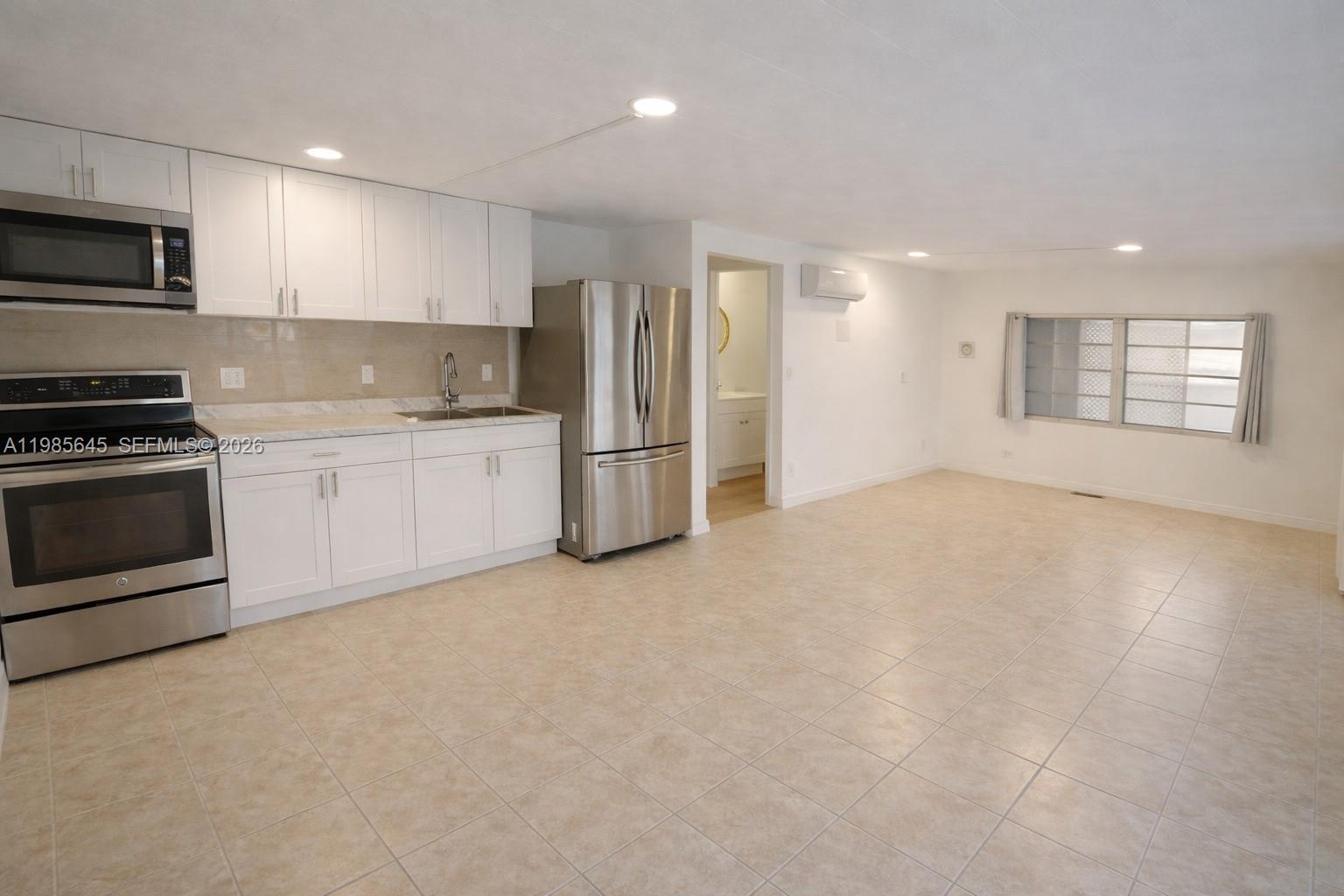 2260 Southwest 85th Way Davie, FL 33324 - Photo 7 of 30