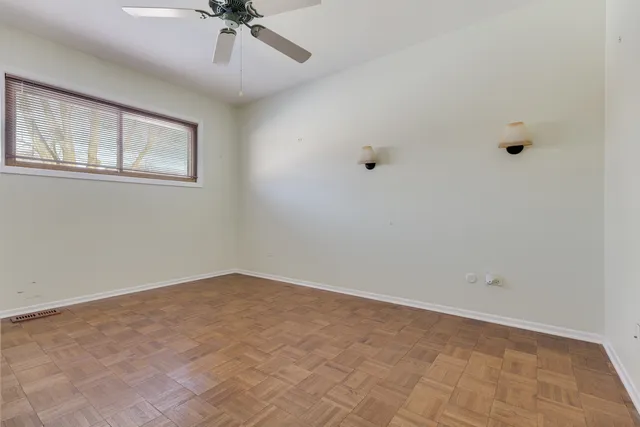 $287,000 | 18-w088 West 16th Street, Villa Park, IL 60181