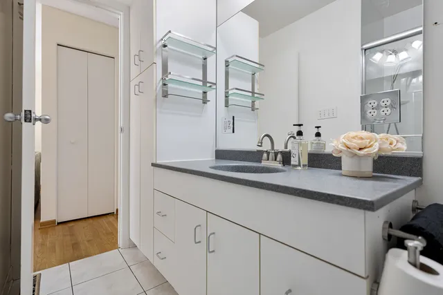 $287,000 | 18-w088 West 16th Street, Villa Park, IL 60181