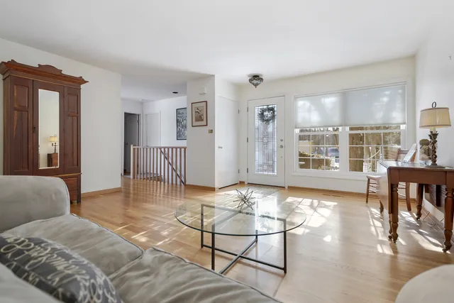 $287,000 | 18-w088 West 16th Street, Villa Park, IL 60181