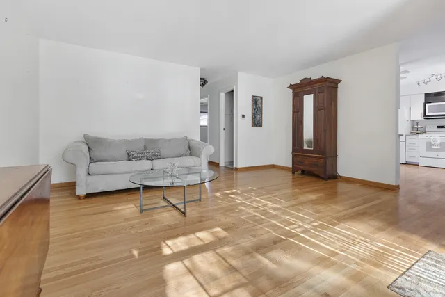 $287,000 | 18-w088 West 16th Street, Villa Park, IL 60181