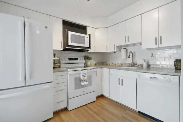 $287,000 | 18-w088 West 16th Street, Villa Park, IL 60181