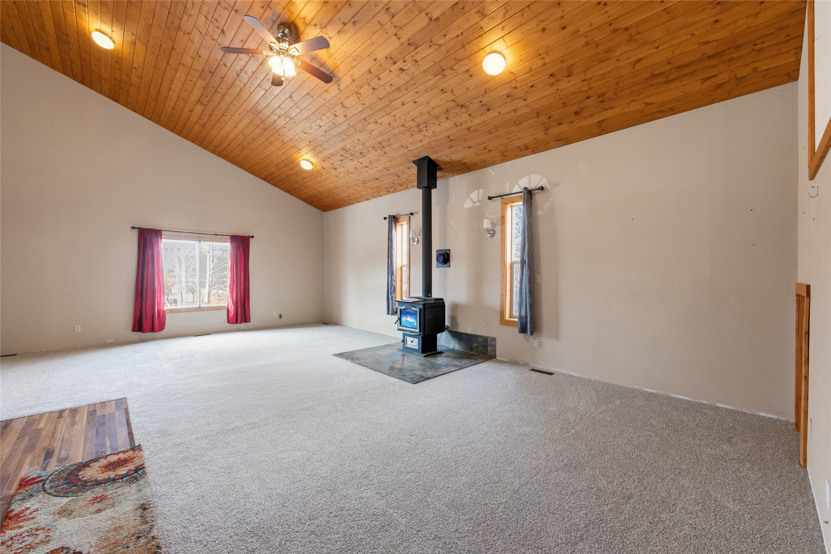 212 17th Street Kremmling, CO 80459 - Photo 3 of 41 Living Room