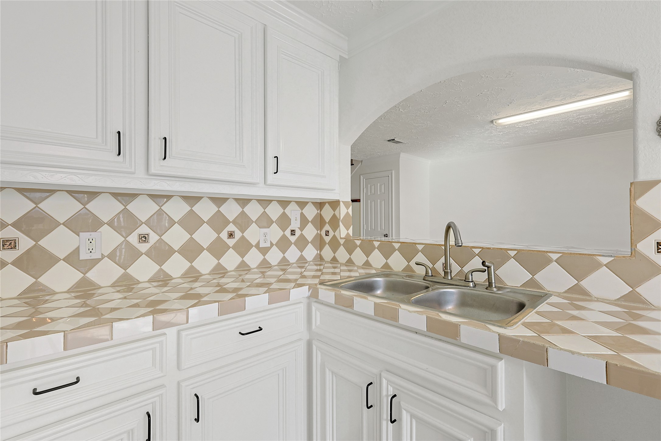 8502 Detroit Street, Unit C Houston, TX 77017 - Photo 7 of 23 Counter space