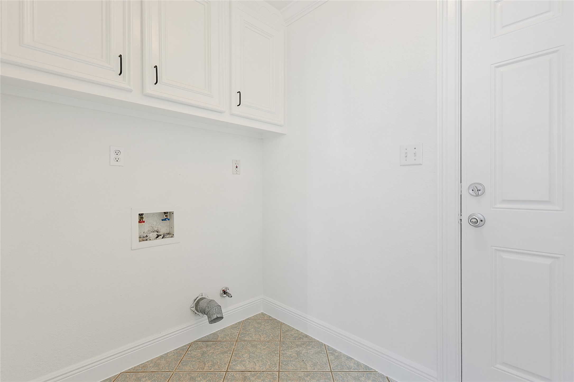 8502 Detroit Street, Unit C Houston, TX 77017 - Photo 8 of 23 Laundry room