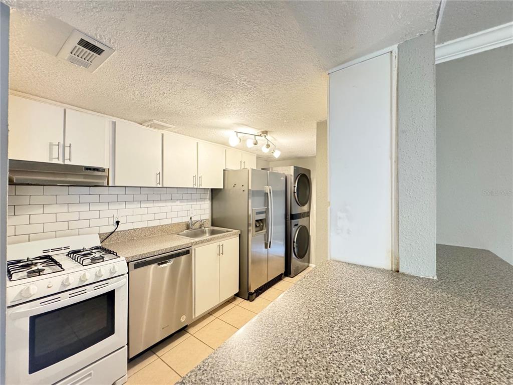 120 Blue Pointe Way, Unit 320 Altamonte Springs, FL 32701 - Photo 7 of 27 a kitchen with a stove top oven and refrigerator