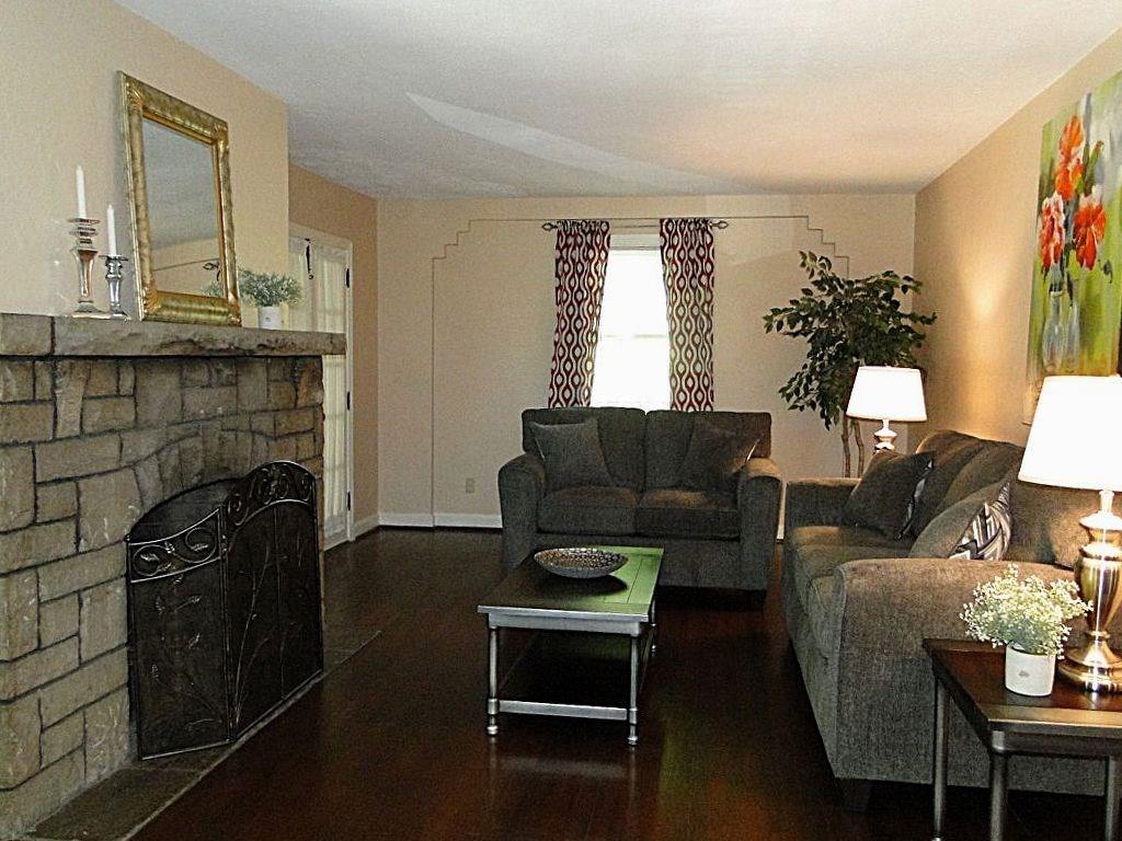 1365 Washington Road Mt. Lebanon, PA 15228 - Photo 5 of 25 Living Room