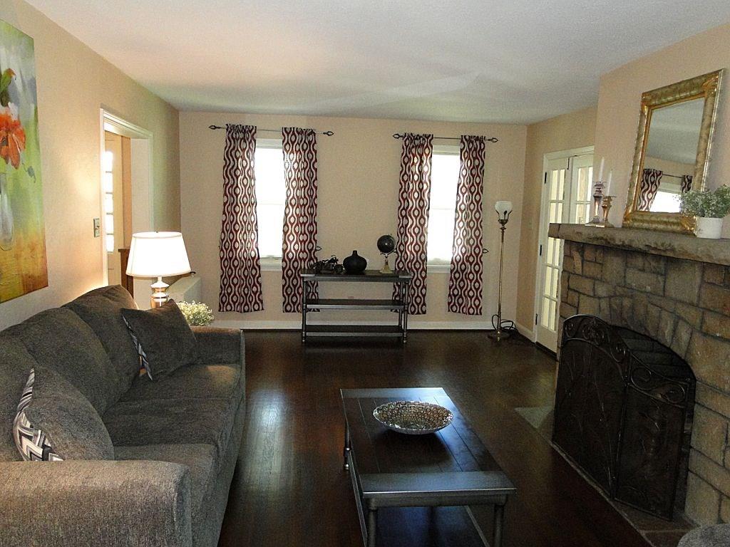 1365 Washington Road Mt. Lebanon, PA 15228 - Photo 6 of 25 Living Room
