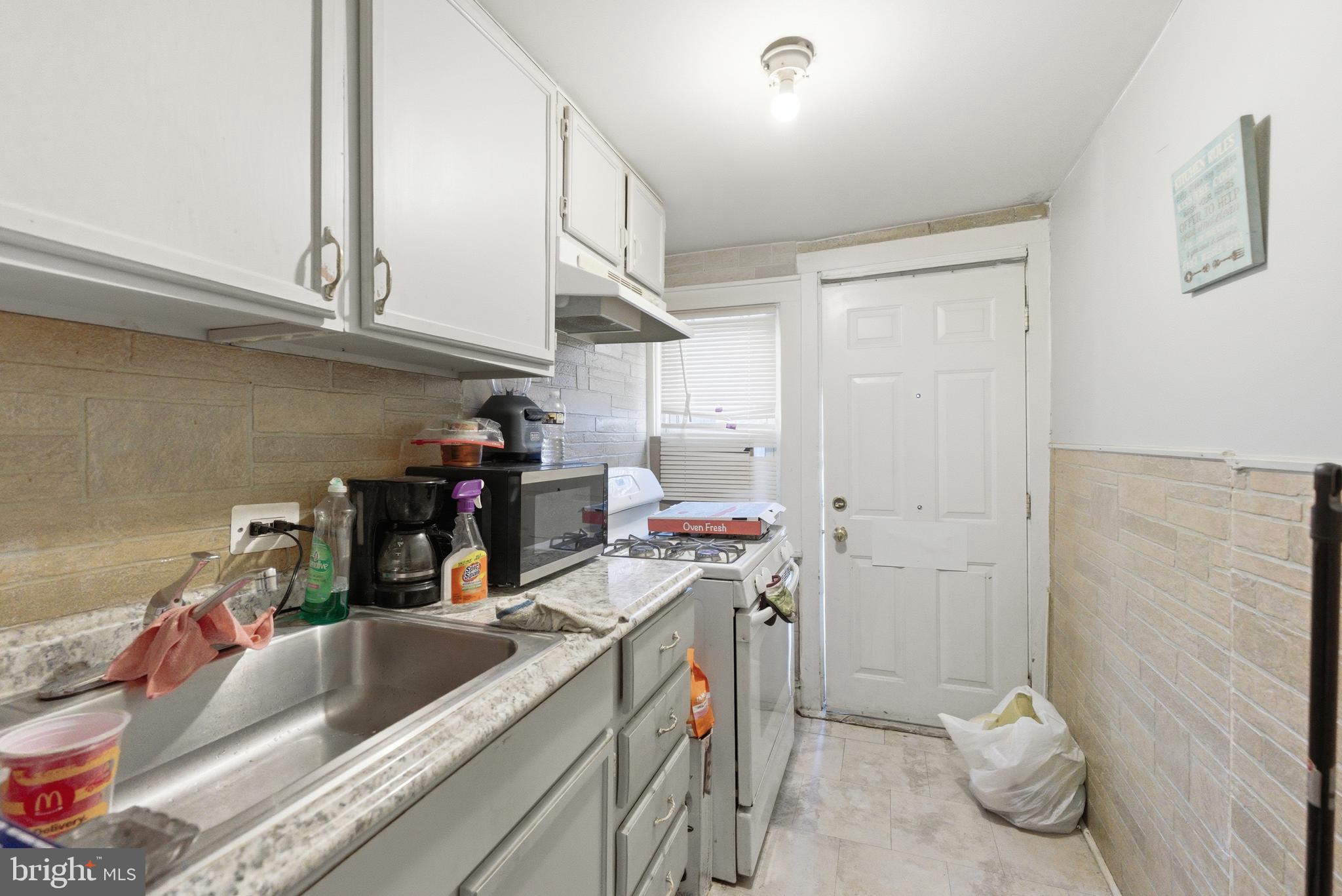 1079 Trent Road Camden, NJ 08104 - Photo 5 of 8