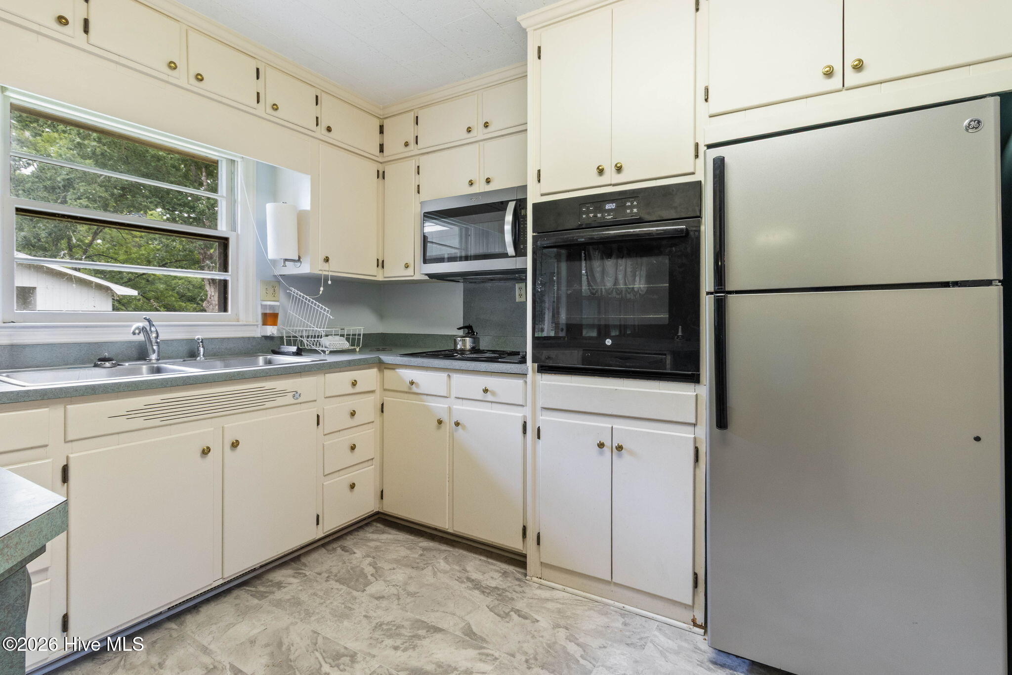 312 North Mitchell Ford Road Clarkton, NC 28433 - Photo 20 of 46 Built In Oven