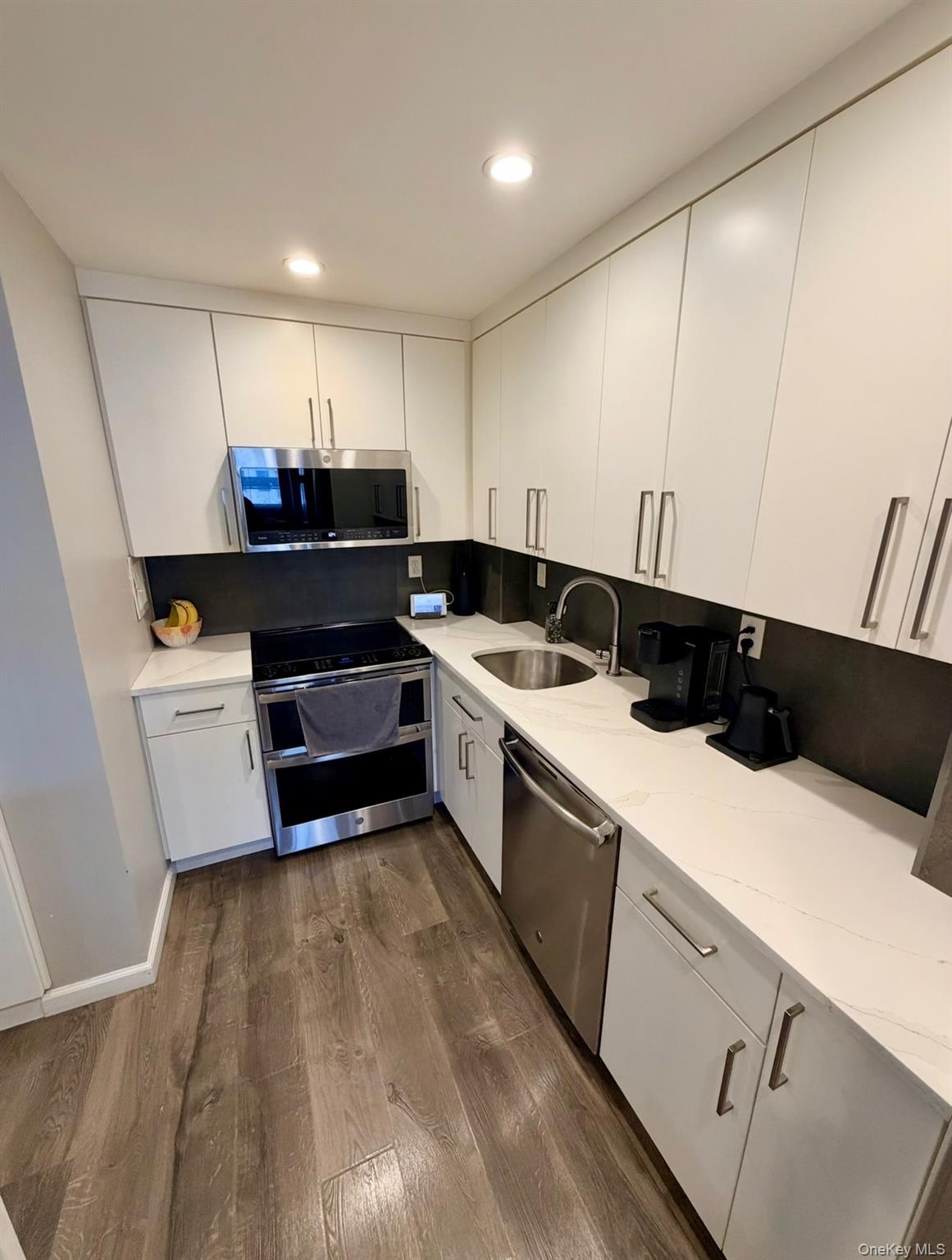360 Shore Road, Unit 9B Long Beach, NY 11561 - Photo 4 of 18