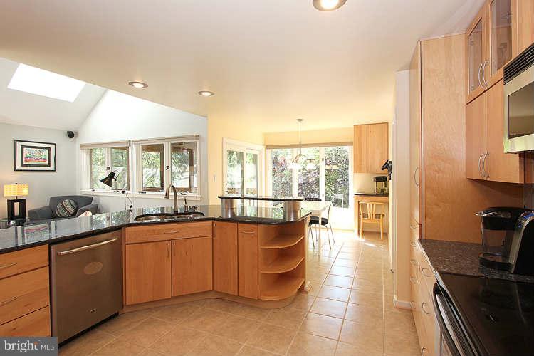 12004 North Walnut Branch Road Reston, VA 20194 - Photo 13 of 29 Kitchen