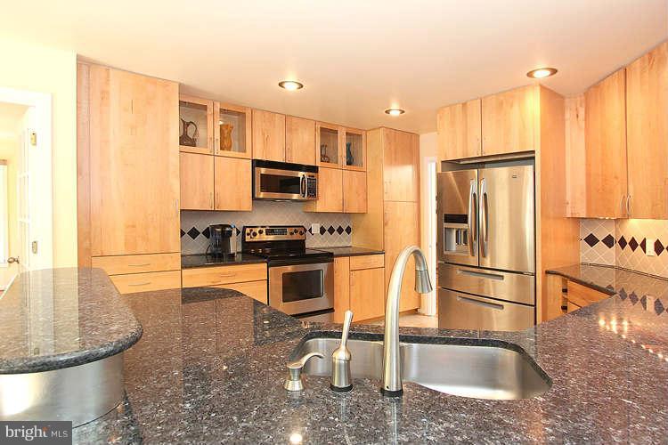 12004 North Walnut Branch Road Reston, VA 20194 - Photo 14 of 29 Kitchen
