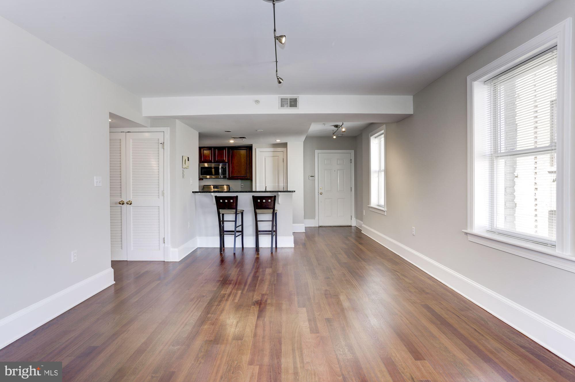 1465 Columbia Road Northwest, Unit 303 Washington, DC 20009 - Photo 21 of 42 Living Room