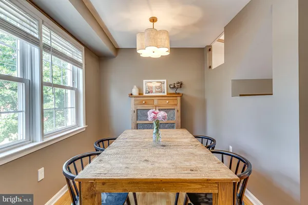 $3,995 | 912 Green Street, Alexandria, VA 22314