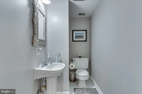 $3,995 | 912 Green Street, Alexandria, VA 22314