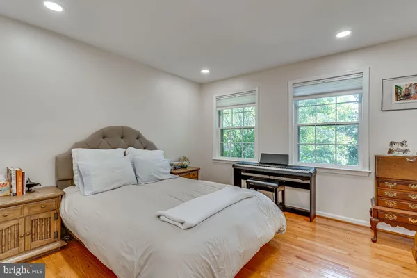 $3,995 | 912 Green Street, Alexandria, VA 22314