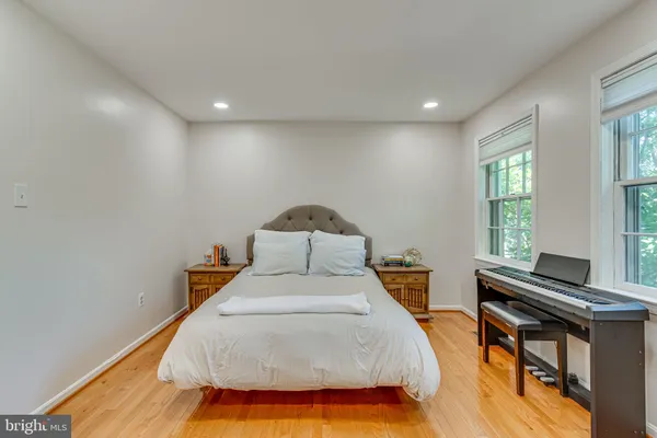 $3,995 | 912 Green Street, Alexandria, VA 22314