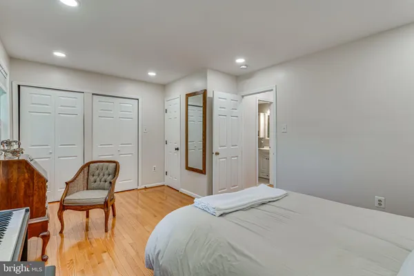 $3,995 | 912 Green Street, Alexandria, VA 22314