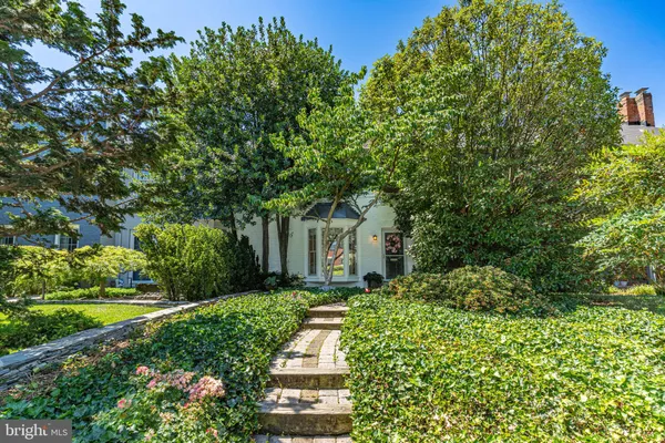 $3,995 | 912 Green Street, Alexandria, VA 22314