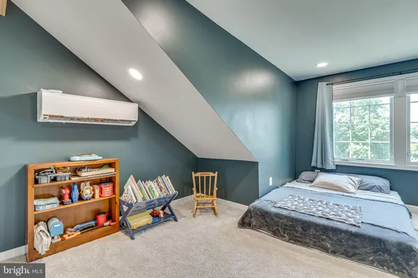 $3,995 | 912 Green Street, Alexandria, VA 22314