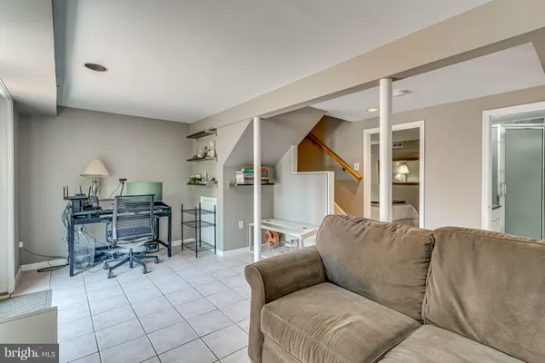 $3,995 | 912 Green Street, Alexandria, VA 22314