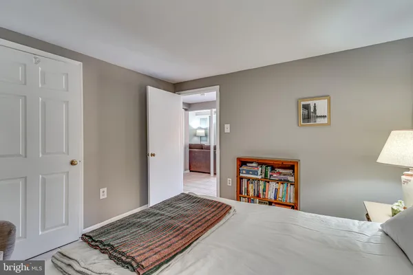 $3,995 | 912 Green Street, Alexandria, VA 22314