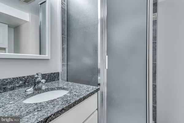 $3,995 | 912 Green Street, Alexandria, VA 22314