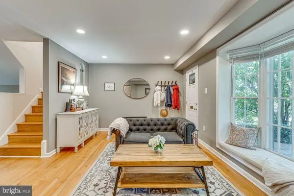 $3,995 | 912 Green Street, Alexandria, VA 22314