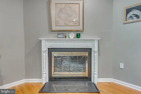 $3,995 | 912 Green Street, Alexandria, VA 22314