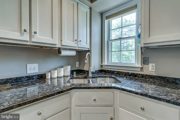 $3,995 | 912 Green Street, Alexandria, VA 22314